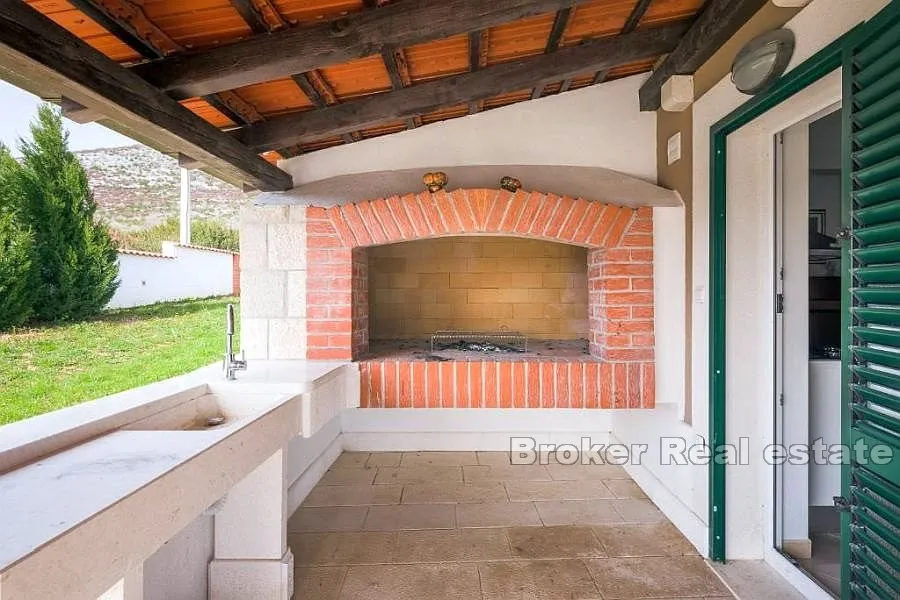 moderna kuća s bazenom u blizini splita - slika 14