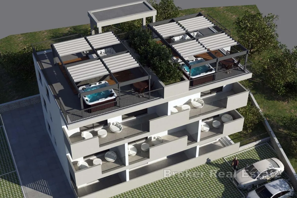 dvosoban penthouse stan s krovnom terasom i pogledom na more - slika 2