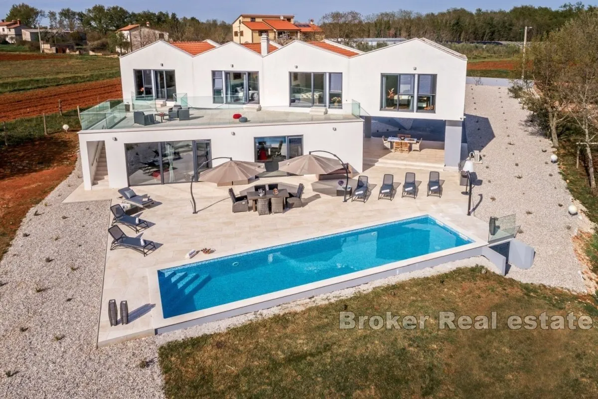 Moderna vila s bazenom - Poreč