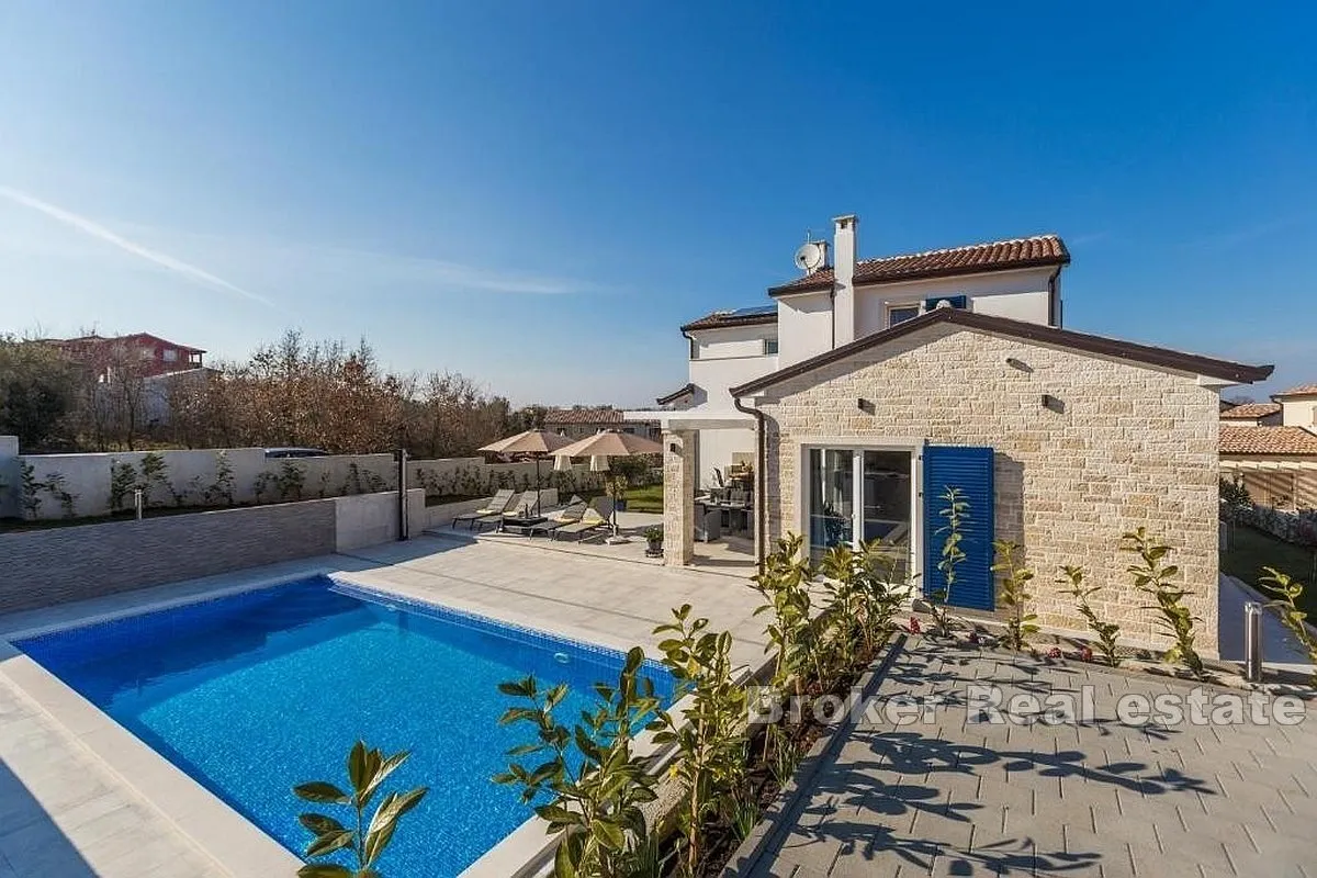 prekrasna vila s bazenom u blizini mora - slika 2