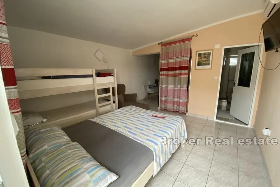 apartmanska kuća prvi red do mora - slika 16