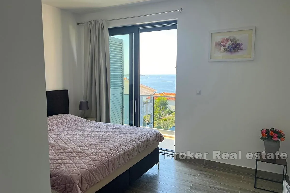 moderna vila s bazenom i pogledom na more - slika 16