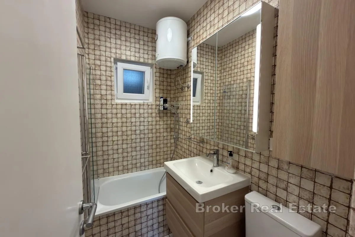tri apartmanske jedince s pogledom na more - slika 15