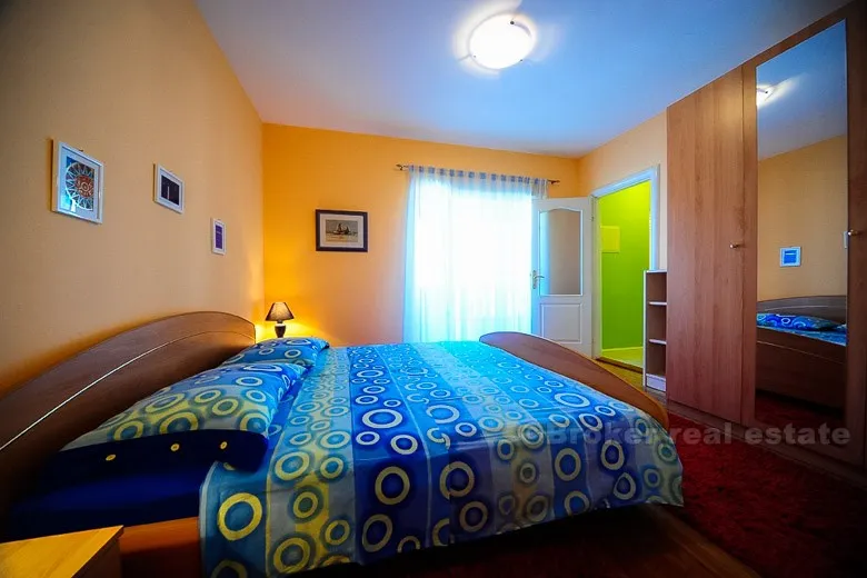 novoizgrađena kuća s bazenom, za najam - slika 20