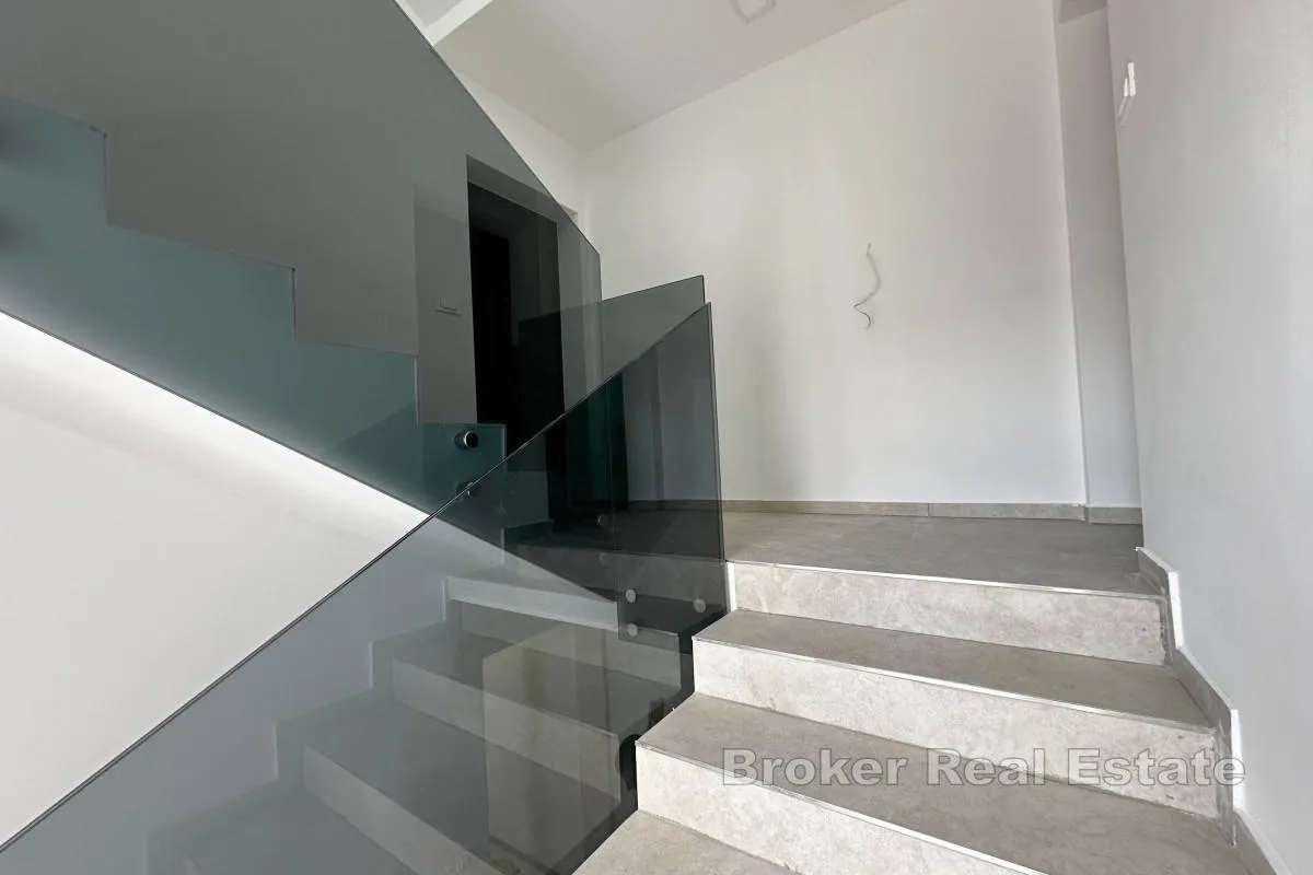 apartmani u novogradnji s pogledom na more - slika 17