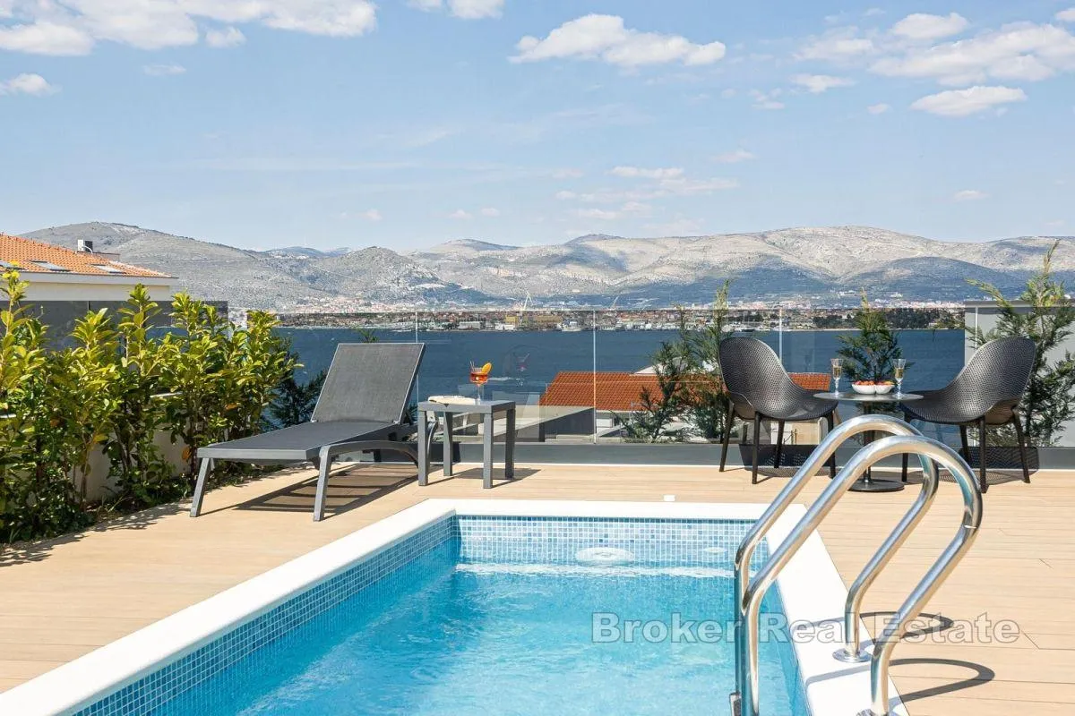 Moderna vila s bazenom i pogledom na more - Žedno, Trogir