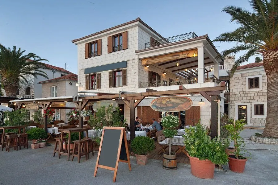 rogoznica, prekrasna kamena kuća s restoranom - slika 3