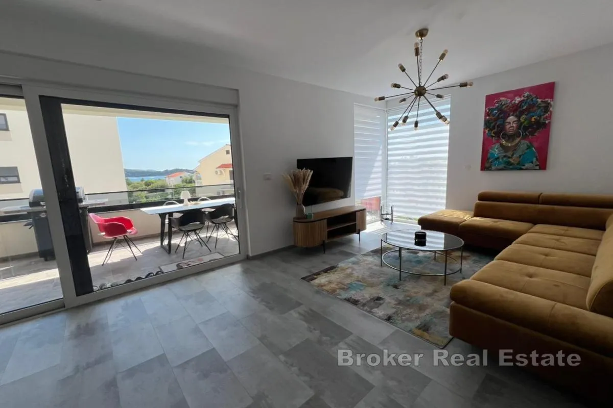 Prostrani dvosobni apartman - Vodice