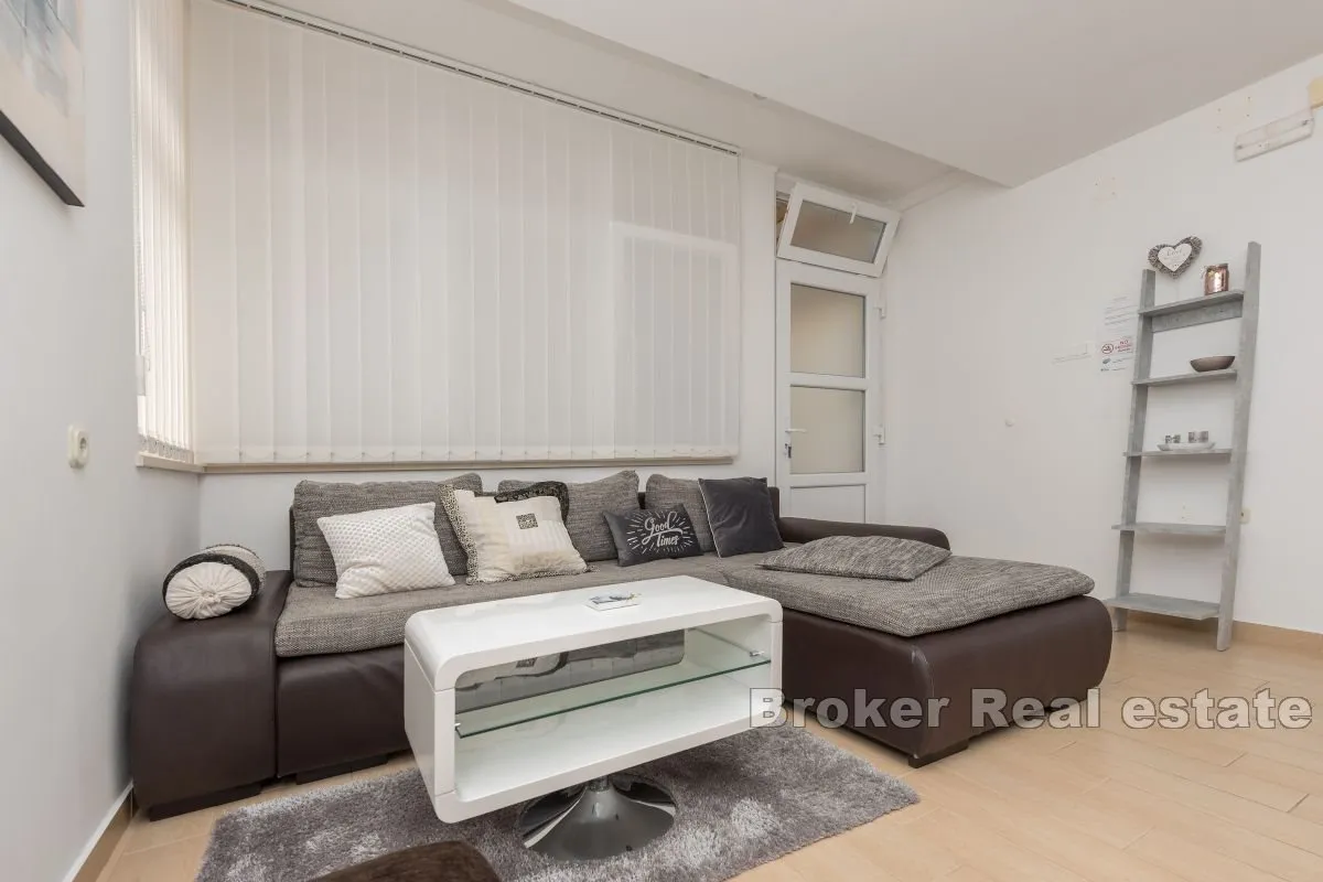 kuća sa šest apartmana blizu mora - slika 9