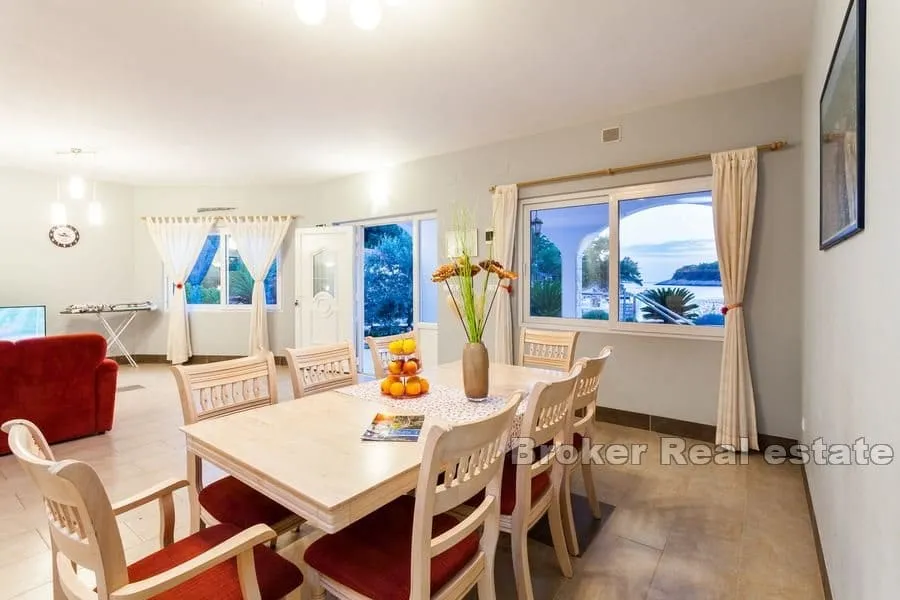apartmanska kuća prvi red do mora - slika 8