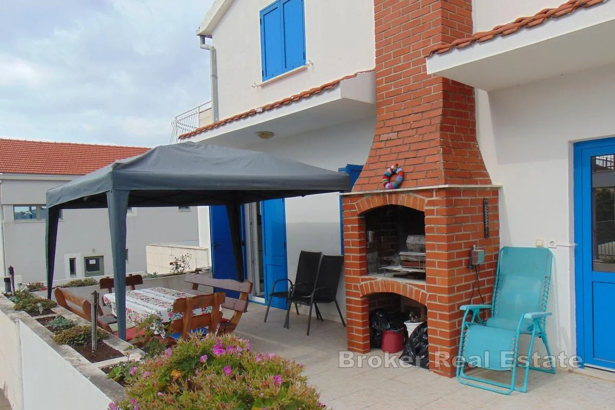 apartmanska kuća s pogledom na more - slika 4
