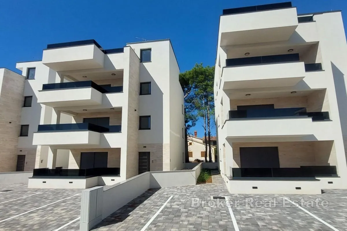Luksuzni stan u centru i blizini plaže - Vir
