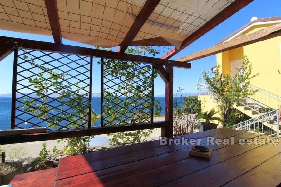 apartmanska kuća prvi red do mora - slika 4