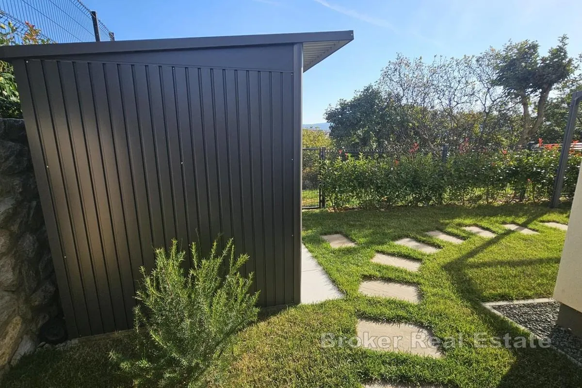 dvoetažni apartman s vrtom - slika 15