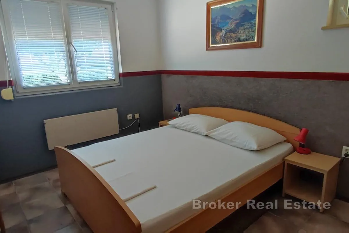 apartmani u prvom redu do mora - slika 9