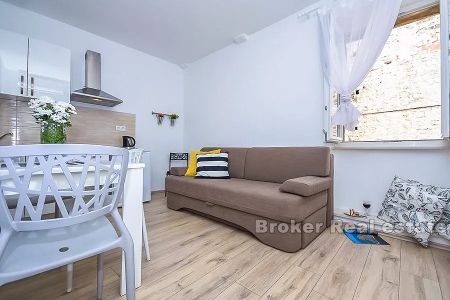renovirana kamena kuća, na prodaju - slika 17