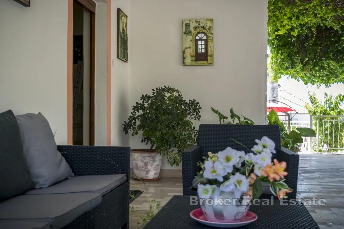 samostojeća kuća s bazenom i pogledom na more - slika 4