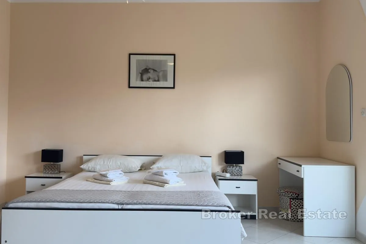apartmanska kuća u prvom redu do mora - slika 8