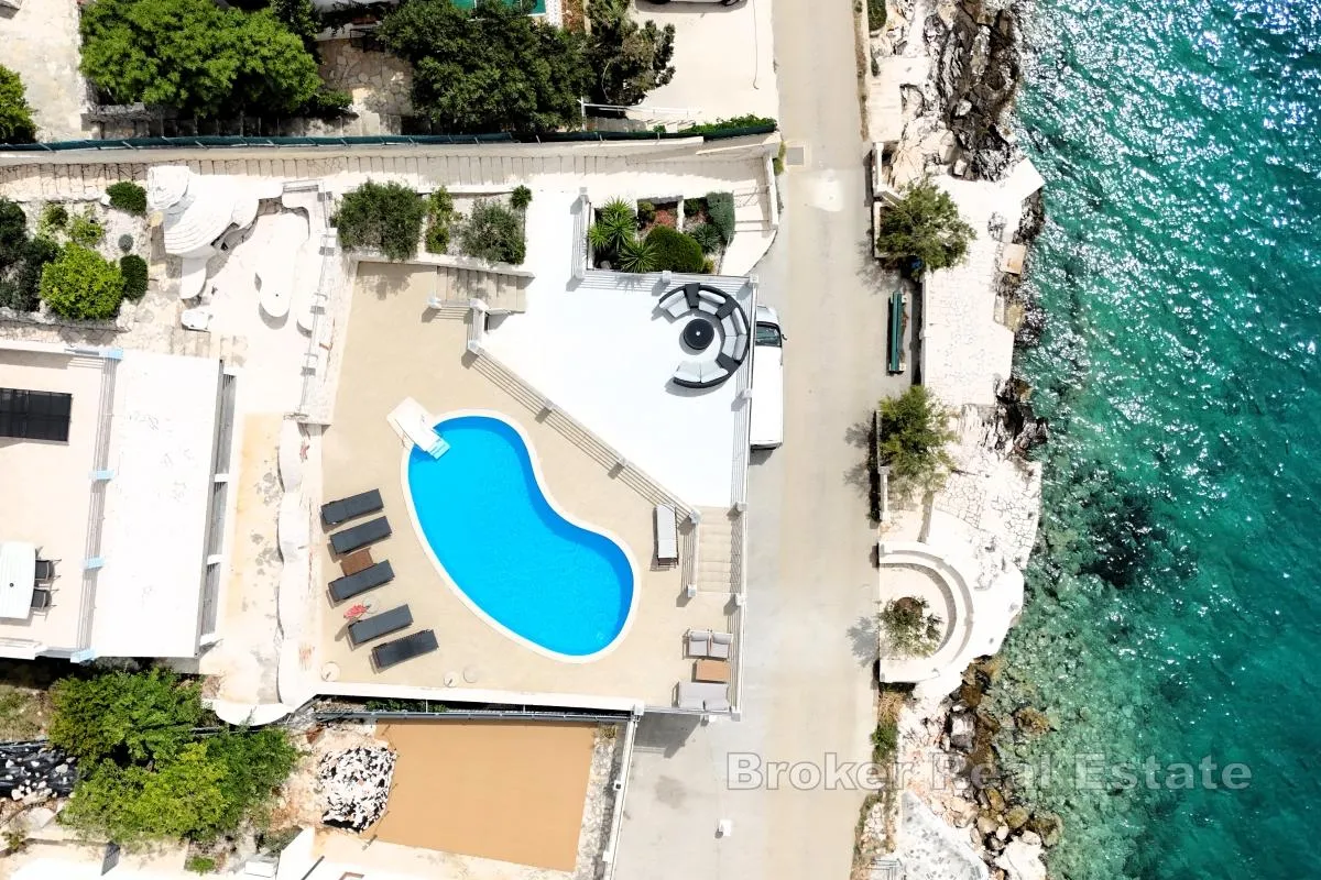 Apartmanska vila prvi red do mora - Marina