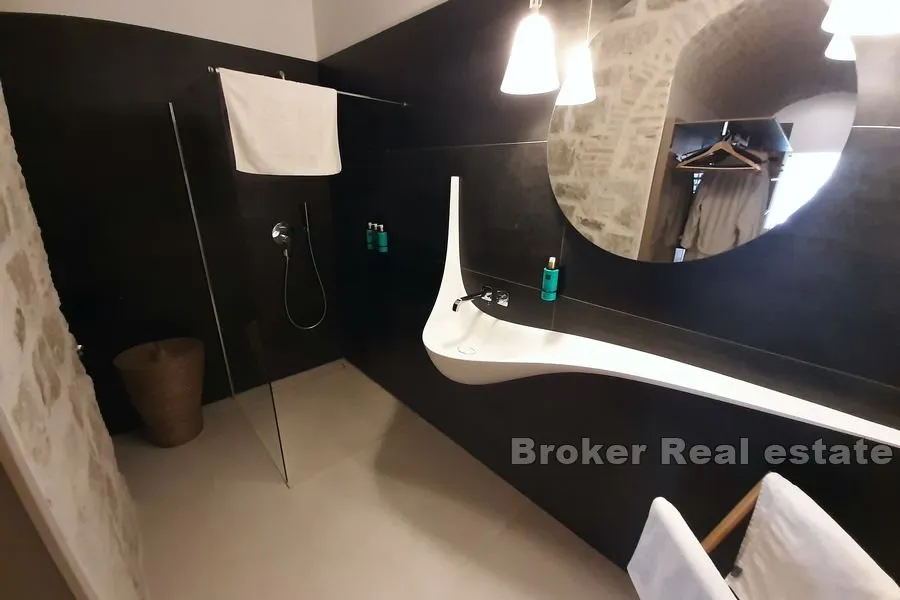 apartman u centru grada - slika 6