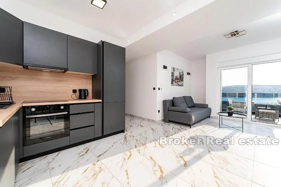 moderna nekretnina s tri apartmana - slika 9