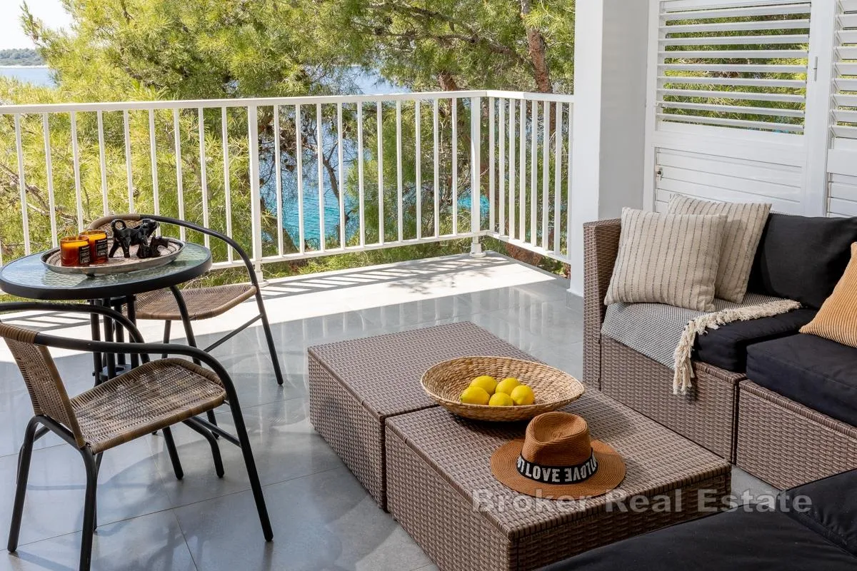 mediteranska vila smještena uz samu morsku obalu - slika 6
