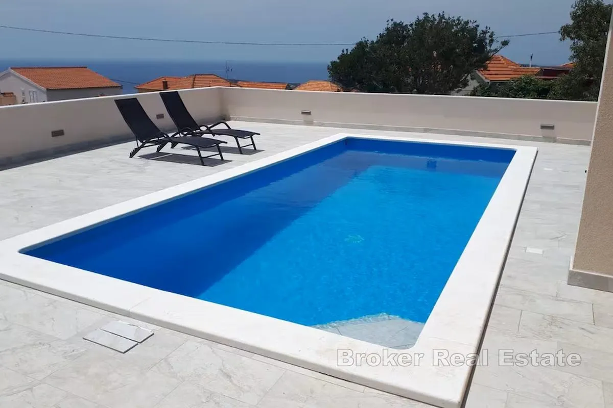 Samostojeća kuća s bazenom - Rogoznica