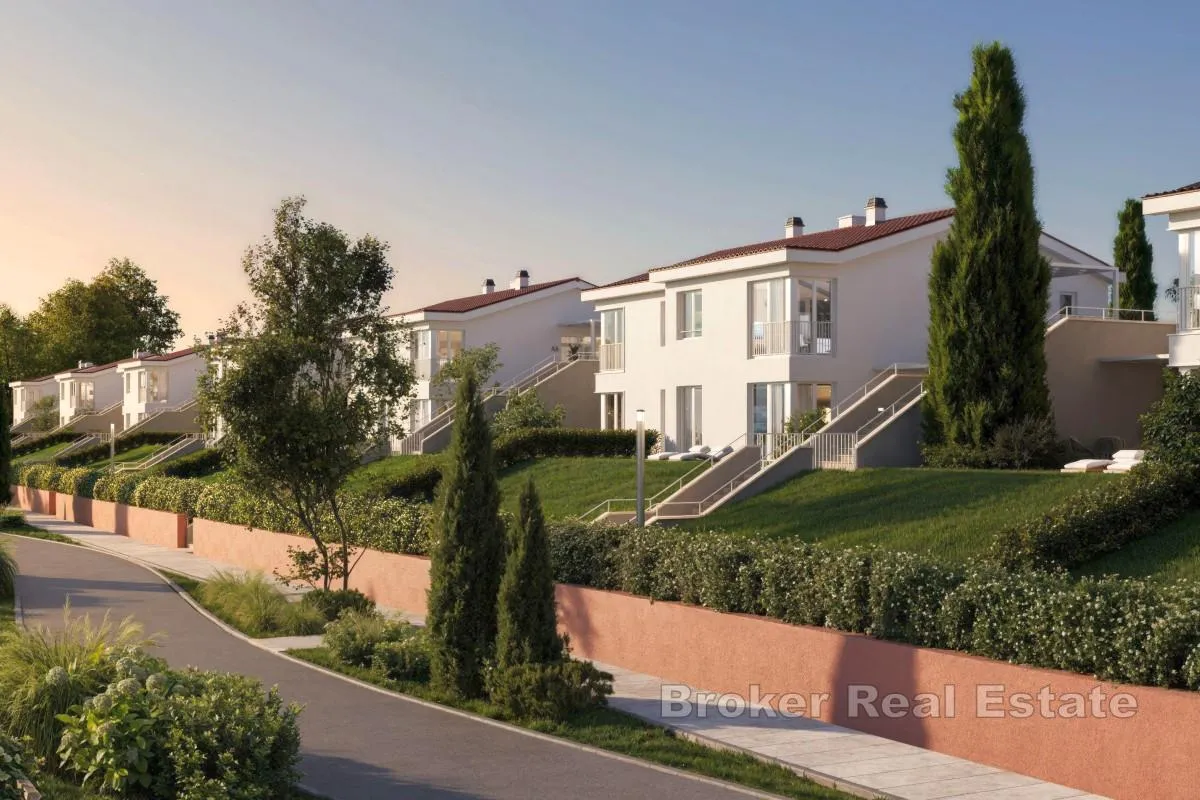 dvosobni apartman na drugom katu u prvom redu uz more - slika 3