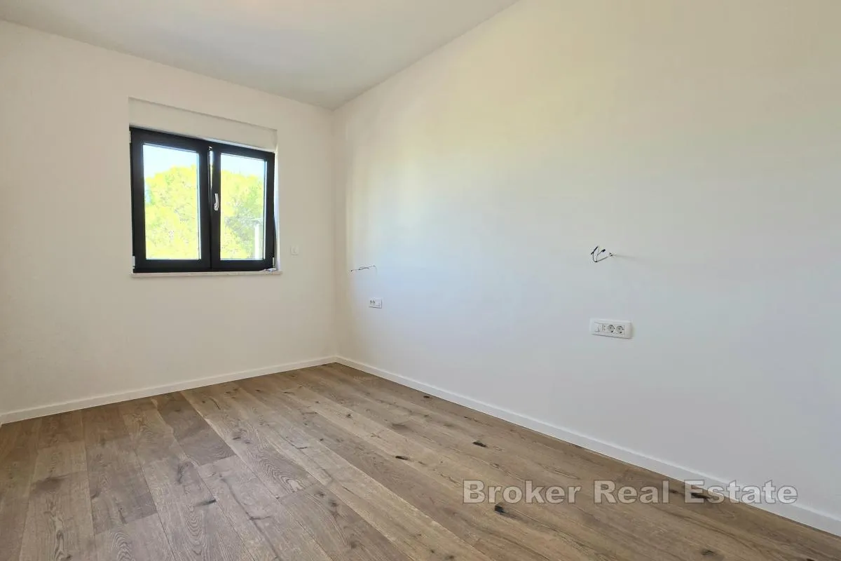 penthouse s krovnom terasom i pogledom na more - slika 4