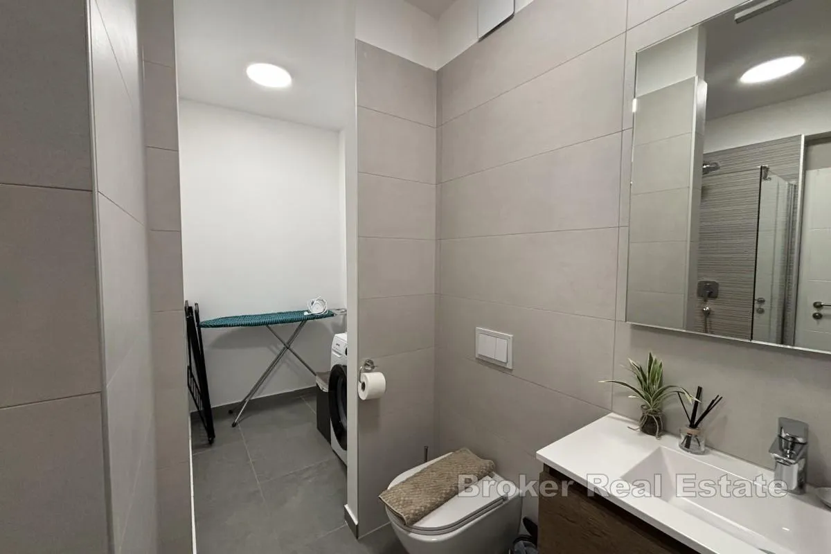 dvosoban penthouse stan s pogledom na more i krovnom terasom - slika 14