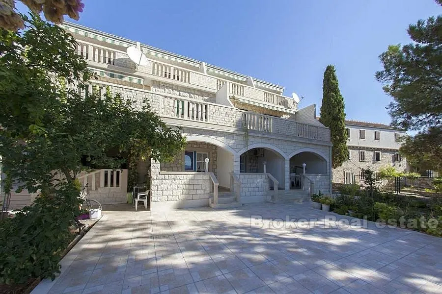 apartmanska kuća, na prodaju - slika 2