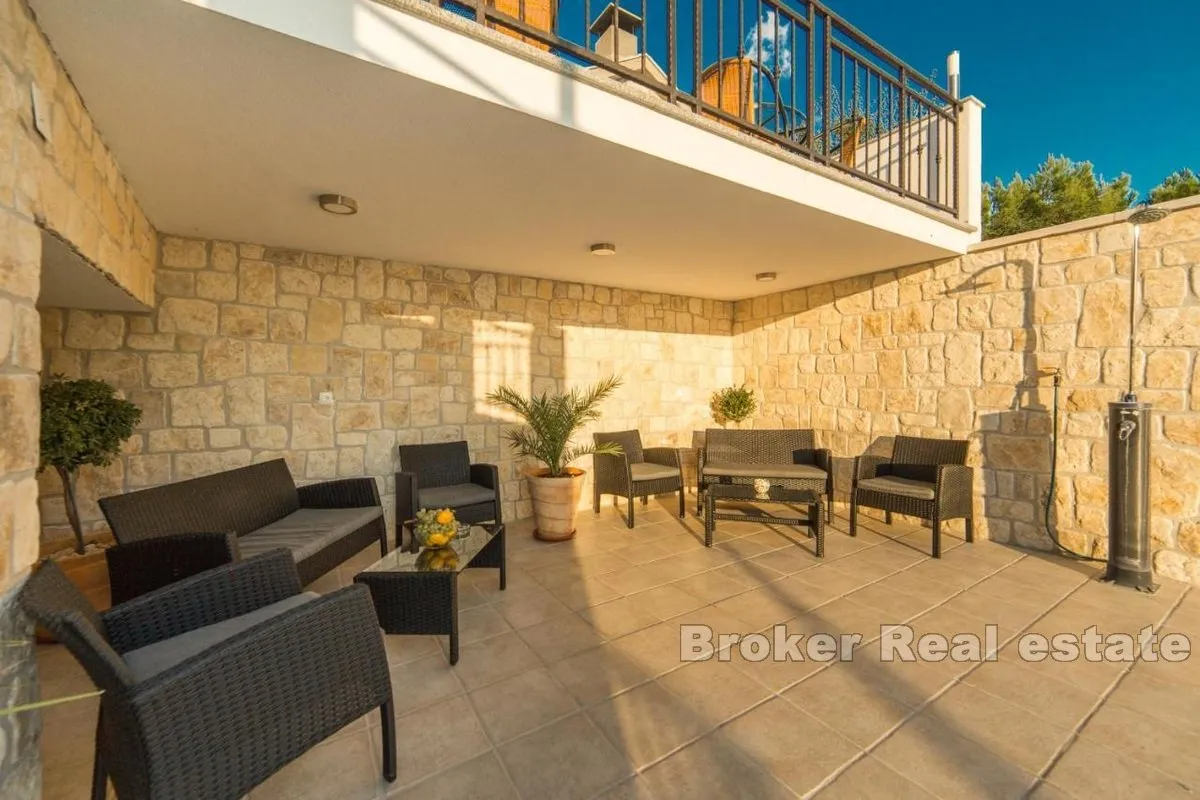 apartmanska kuća s bazenom - slika 8
