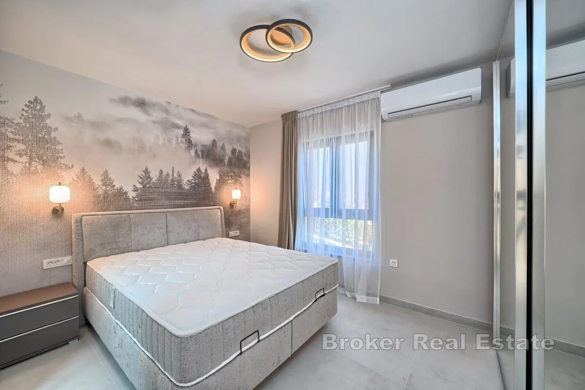 moderna vila – prvi red do mora u blizini rogoznice - slika 13