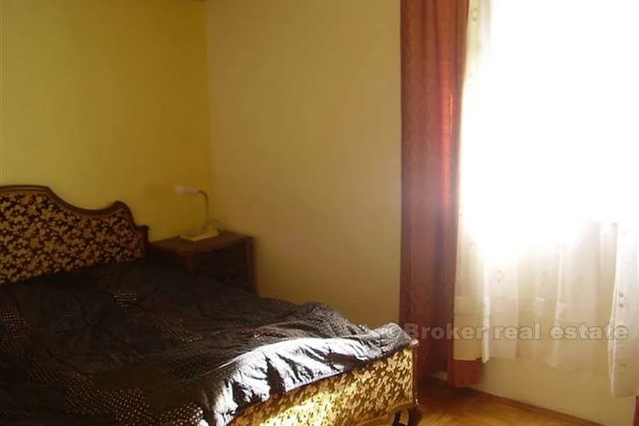 troetažna kuća, na prodaju - slika 9