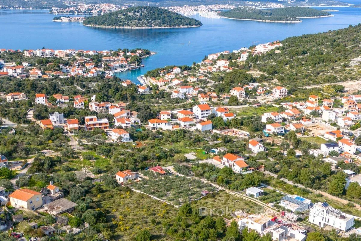 Građevinsko zemljište s otvorenim pogledom na more - Rogoznica