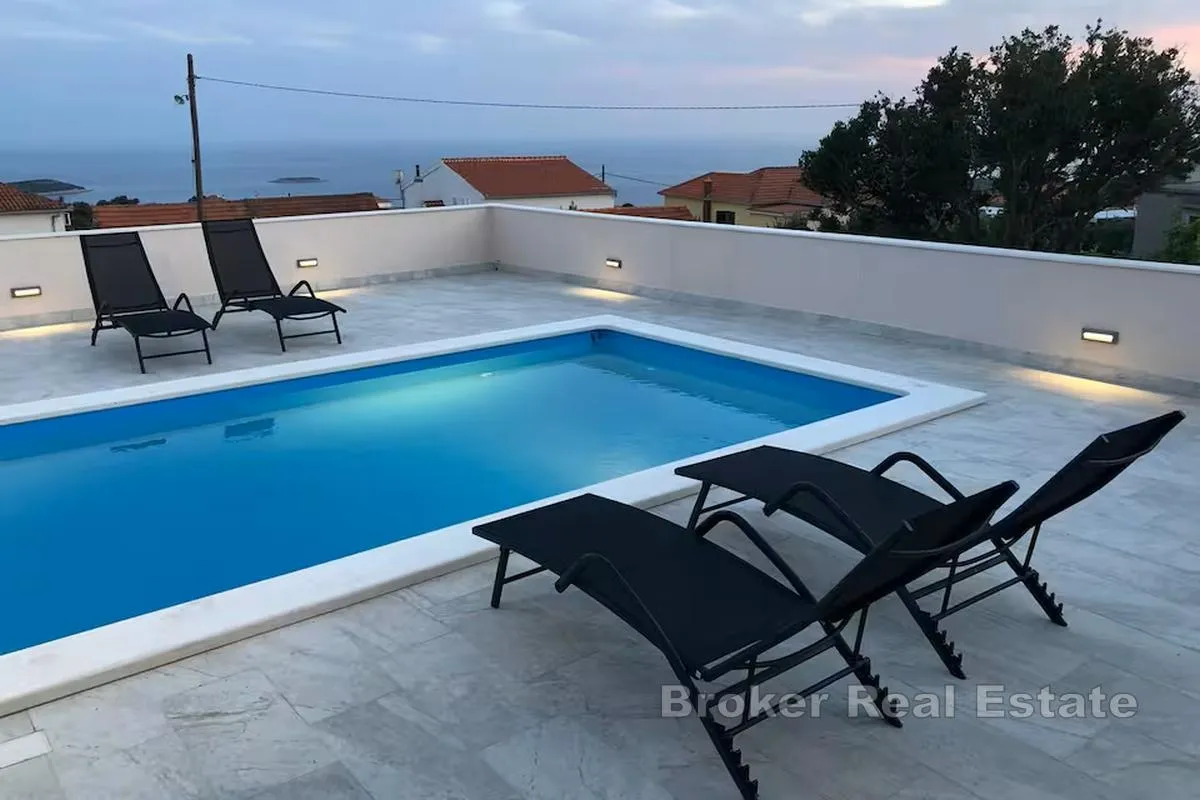 samostojeća kuća s bazenom - slika 10