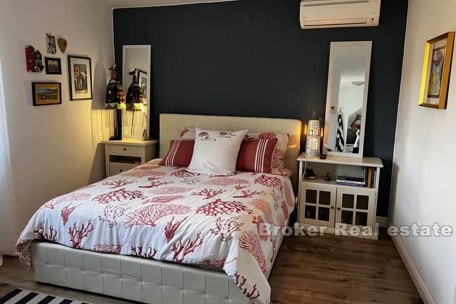 kamena kuća s pogledom na more - slika 9