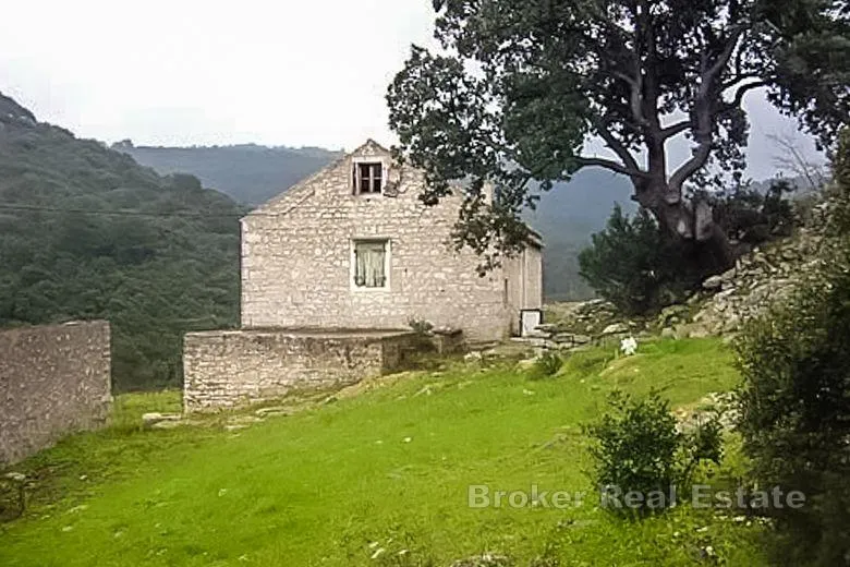 imanje sa starim kamenim kućama - slika 14