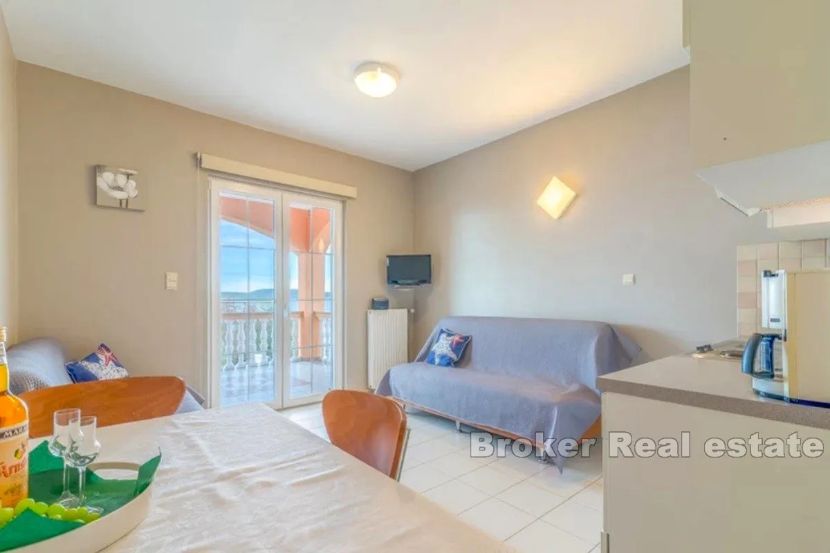 kuća s više apartmana prvi red do mora - slika 8
