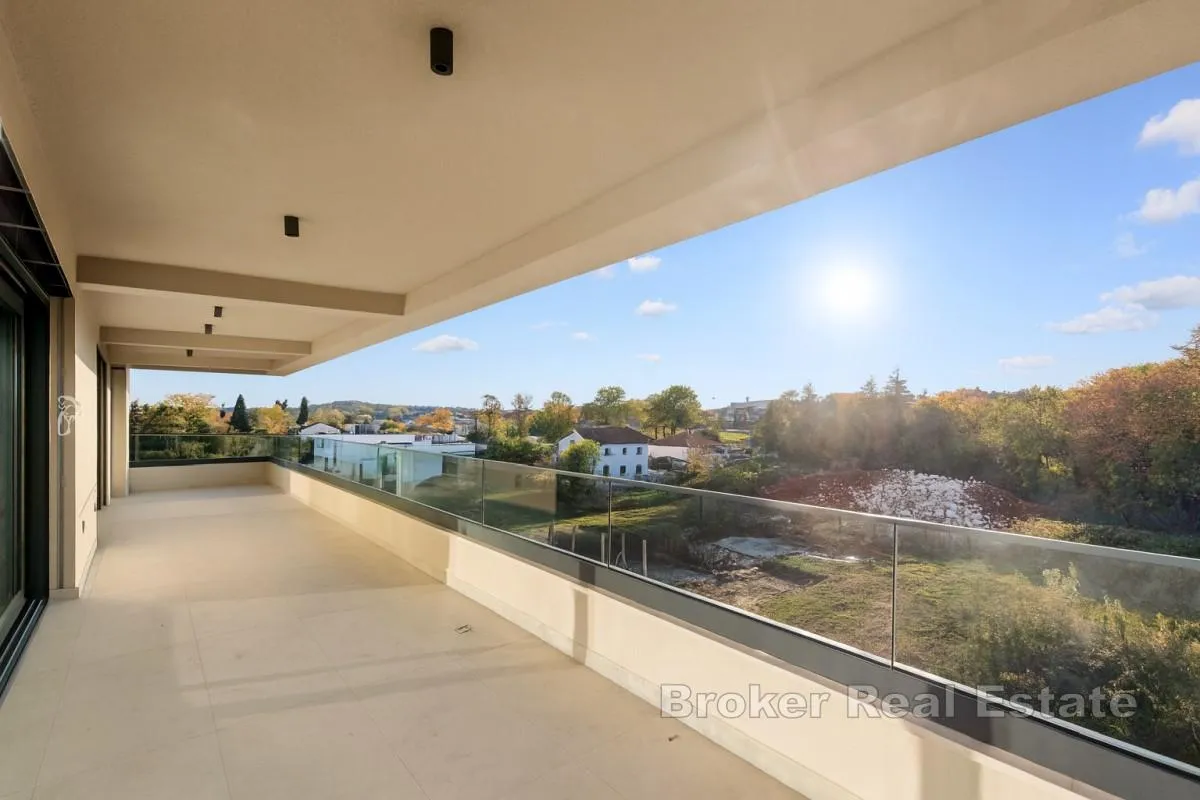 penthouse s panoramskim pogledom i krovnom terasom - slika 13