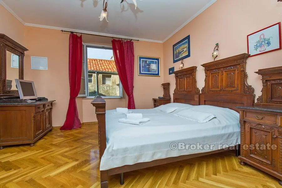 kamena kuća, u centru grada, na prodaju - slika 14