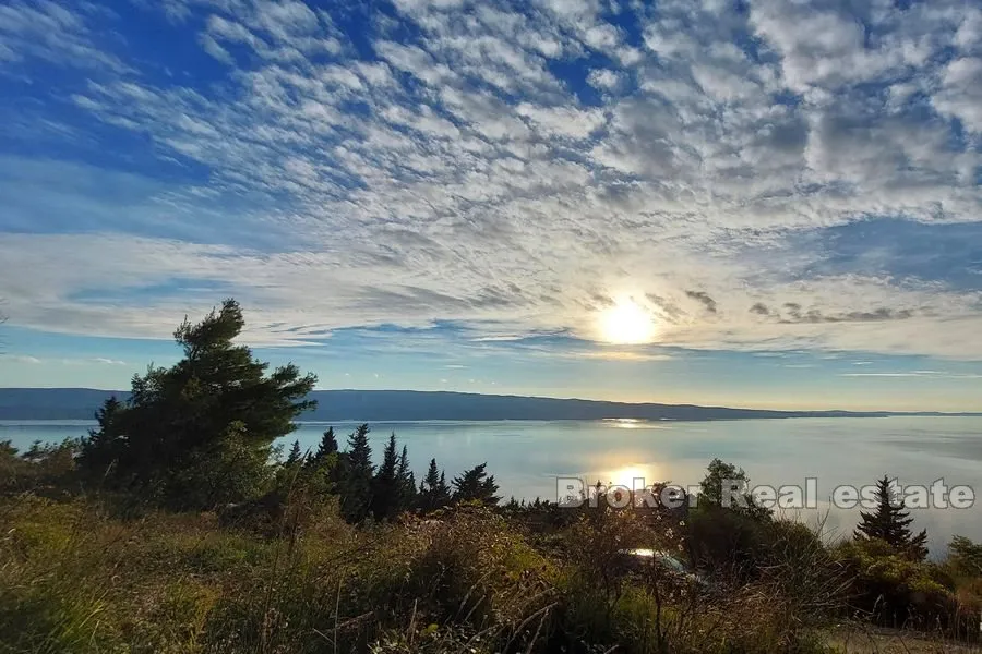 Građevinsko zemljište s otvorenim pogledom na more - Omiš
