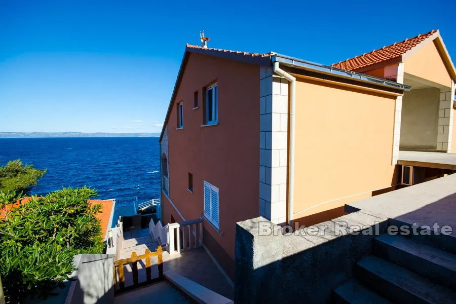 apartmanska kuća prvi red do mora - slika 4