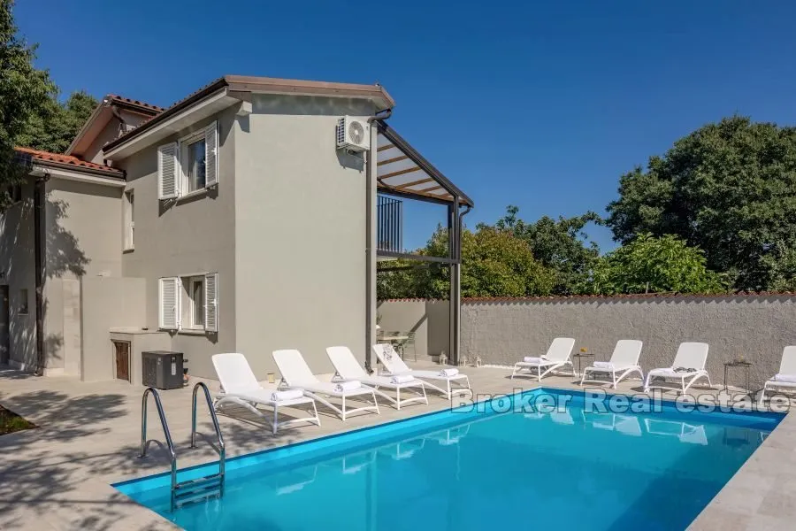 moderna vila s bazenom - slika 1