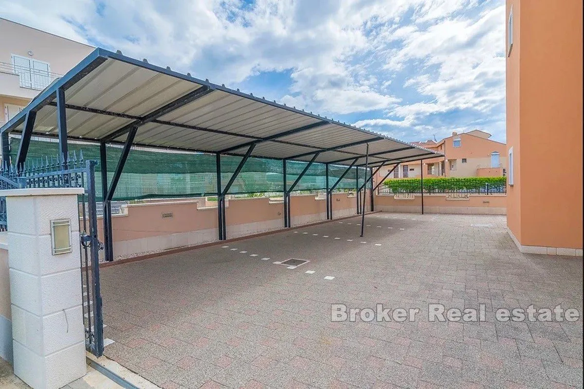 kuća s više apartmana prvi red do mora - slika 5