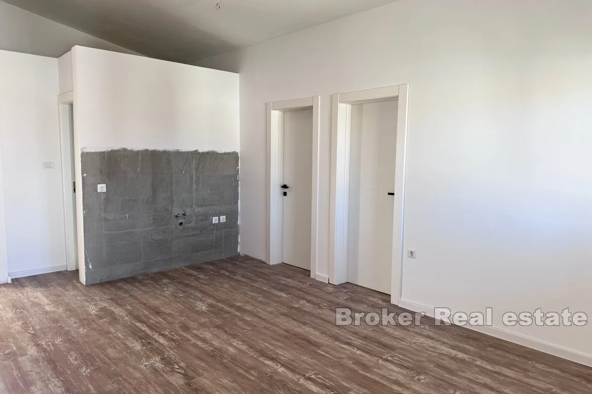 funkcionalna nekretnina sa 3 apartmana - slika 6