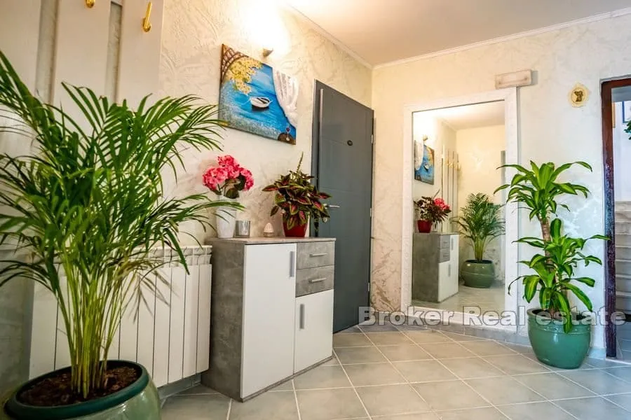 apartmanska kuća blizu mora - slika 3