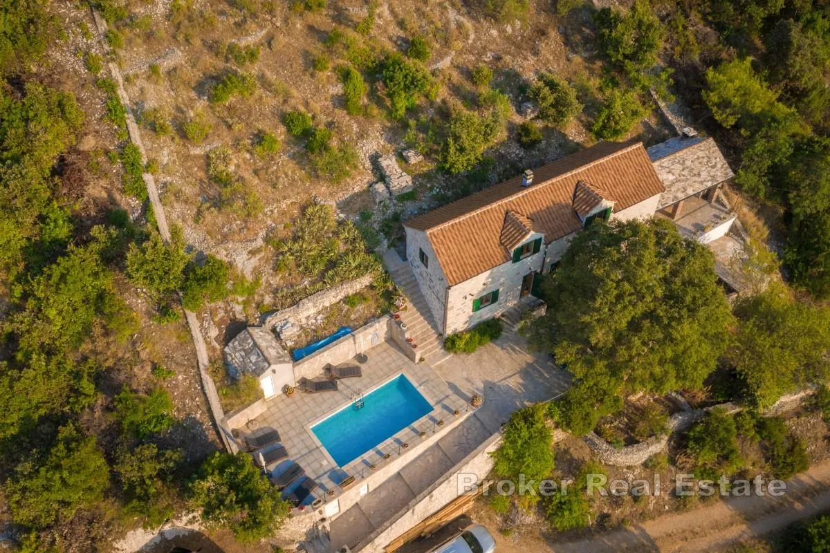 autentična kamena vila s pogledom na more - slika 4