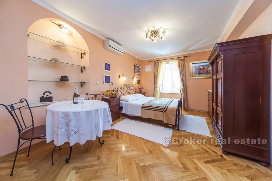 kamena kuća, u centru grada, na prodaju - slika 4