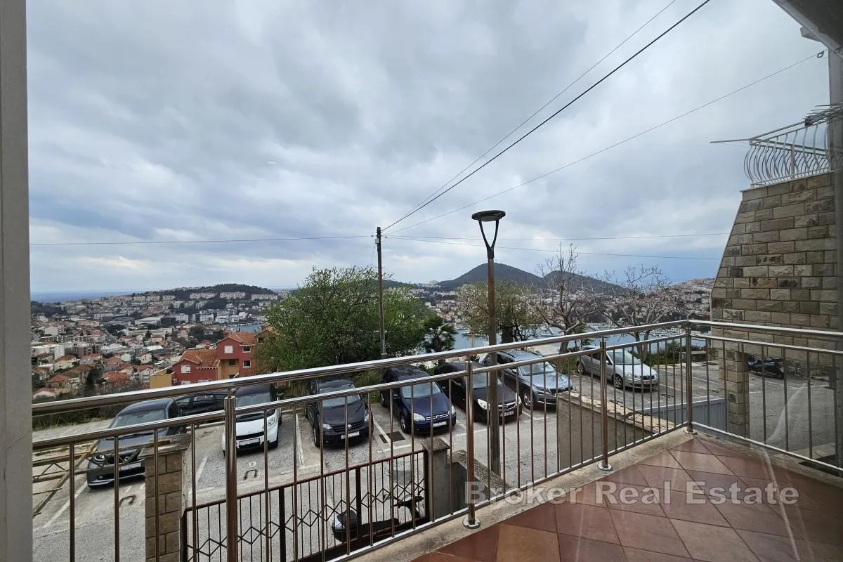 kuća s dva apartmana na mirnoj lokaciji - slika 11